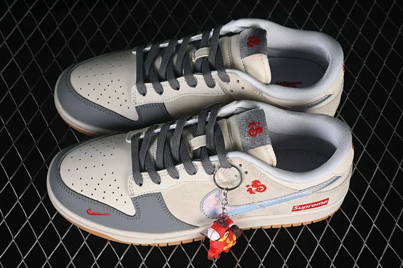 All categories Nk SB Dunk Series Nk SB Dunk Low High-end customized low-top sneakers Nike SB Dunk Low Year of the Horse limited edition beige gray silver laser high-end customized low-top casual sneakers NH0601-482